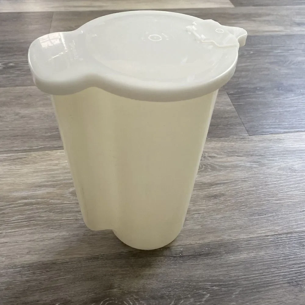 Vintage Tupperware 2 Quart Opaque Pitcher 129 With Lid And Flip Top 625